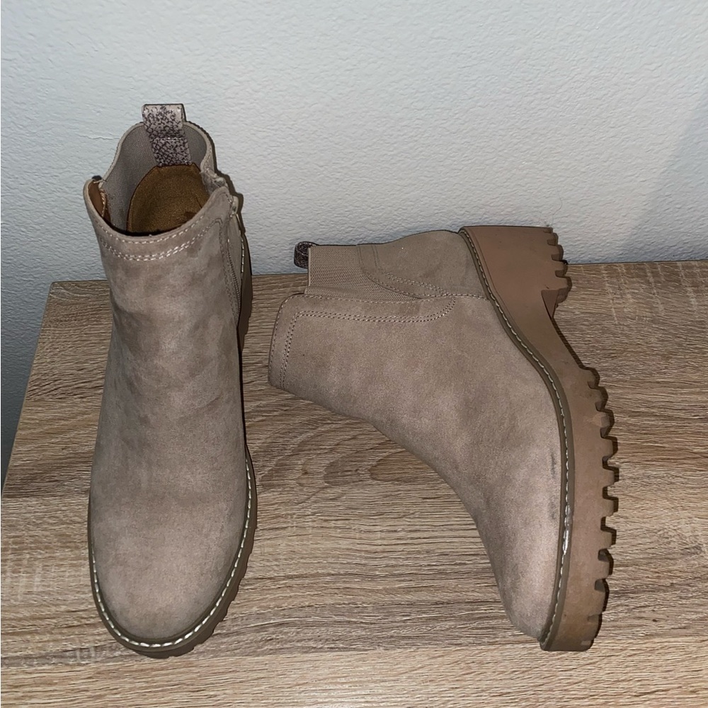 TAUPE TAN SUEDE BOOTS